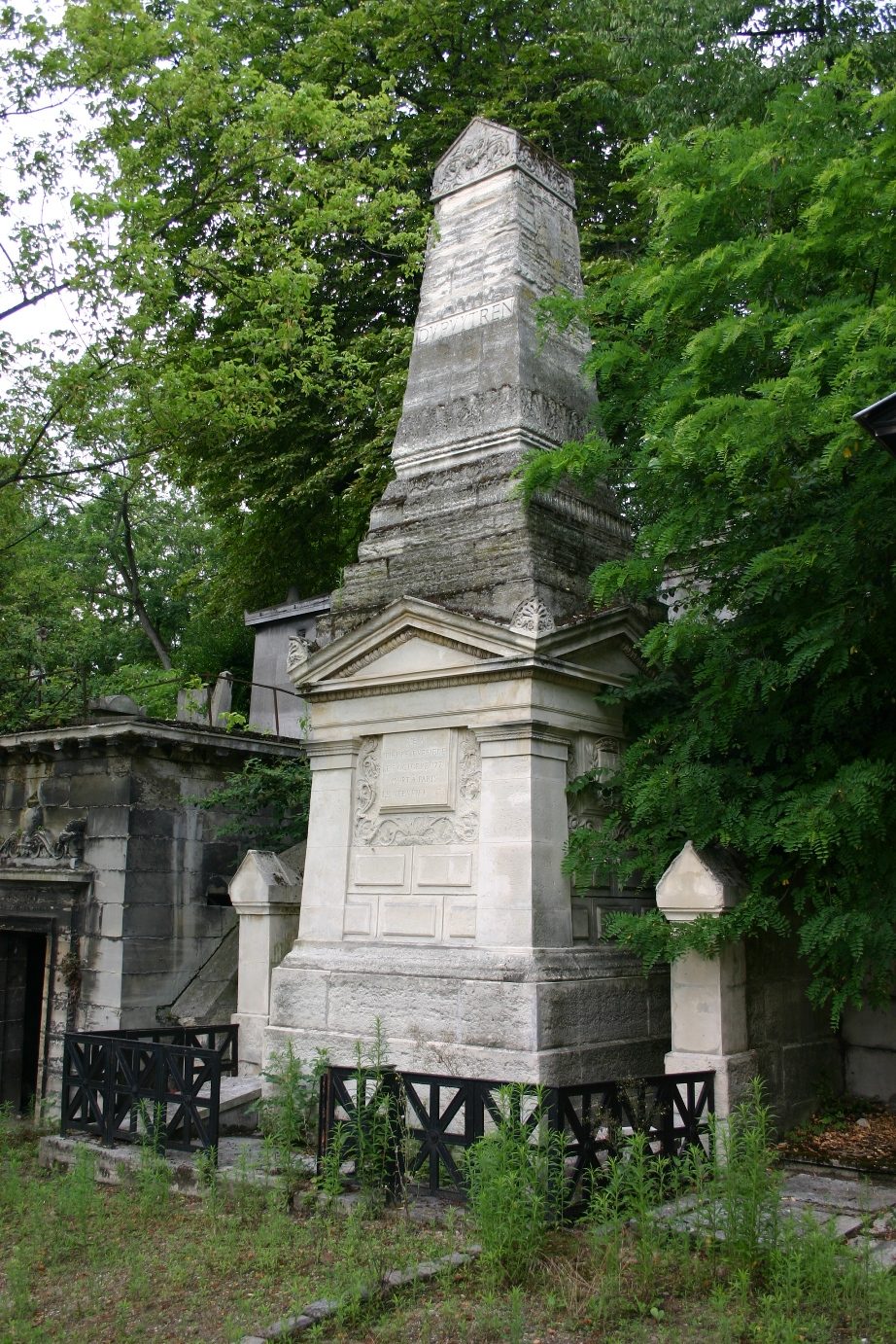 Guillaume Dupuytren's tomb, Pere Lachaise Cemetery, Paris (3).JPG